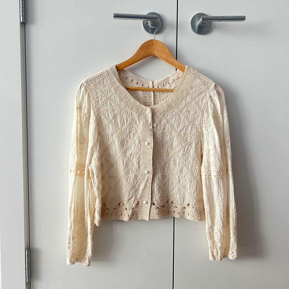 LINEN LACE DETAIL BLOUSE